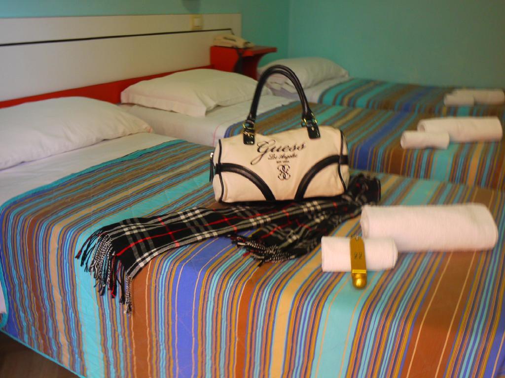 Hotel Maena Rimini Extérieur photo