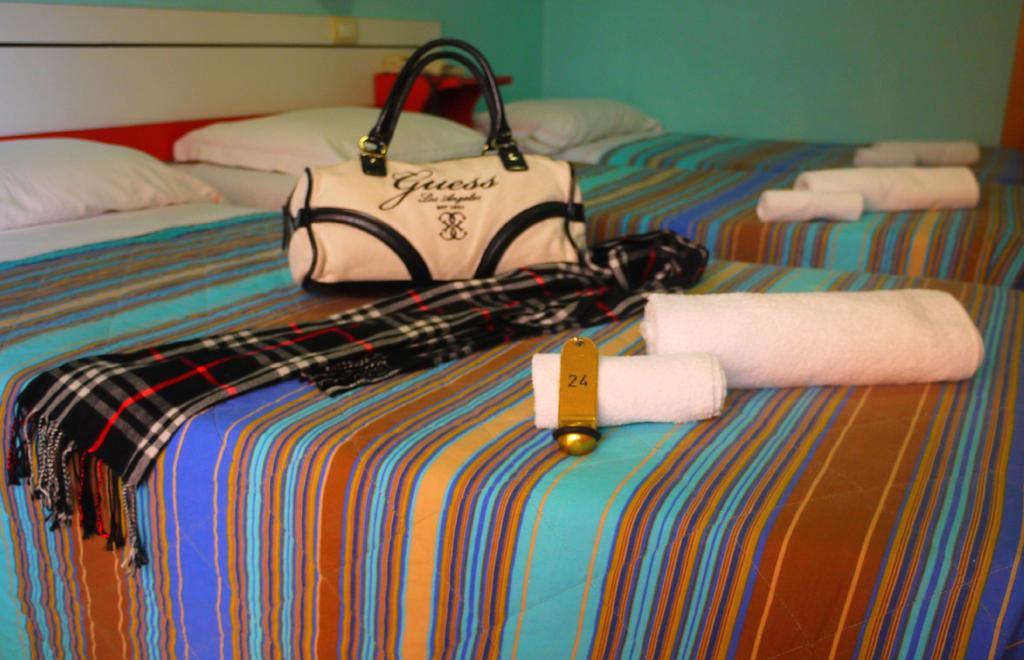 Hotel Maena Rimini Chambre photo