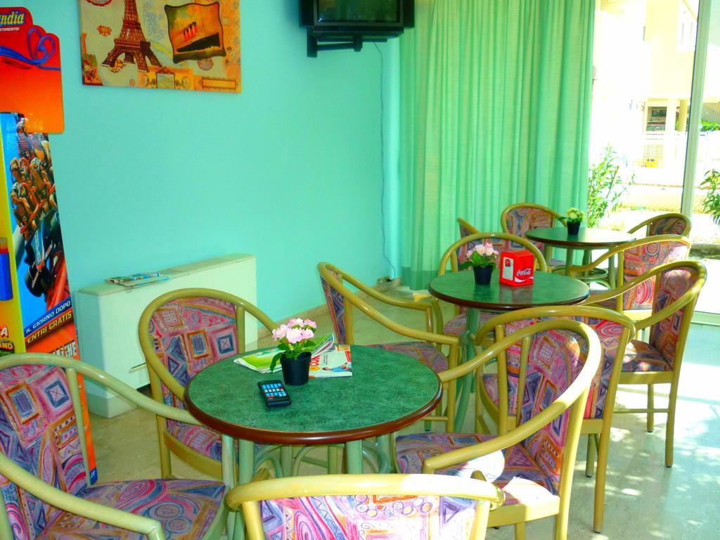 Hotel Maena Rimini Extérieur photo