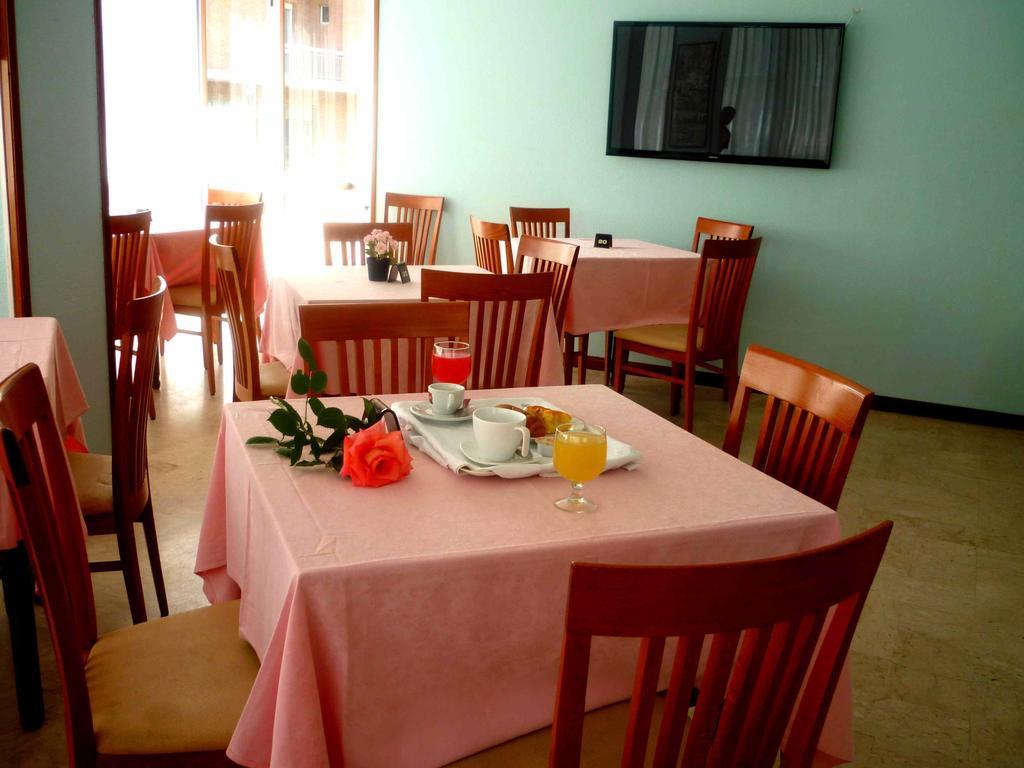 Hotel Maena Rimini Extérieur photo